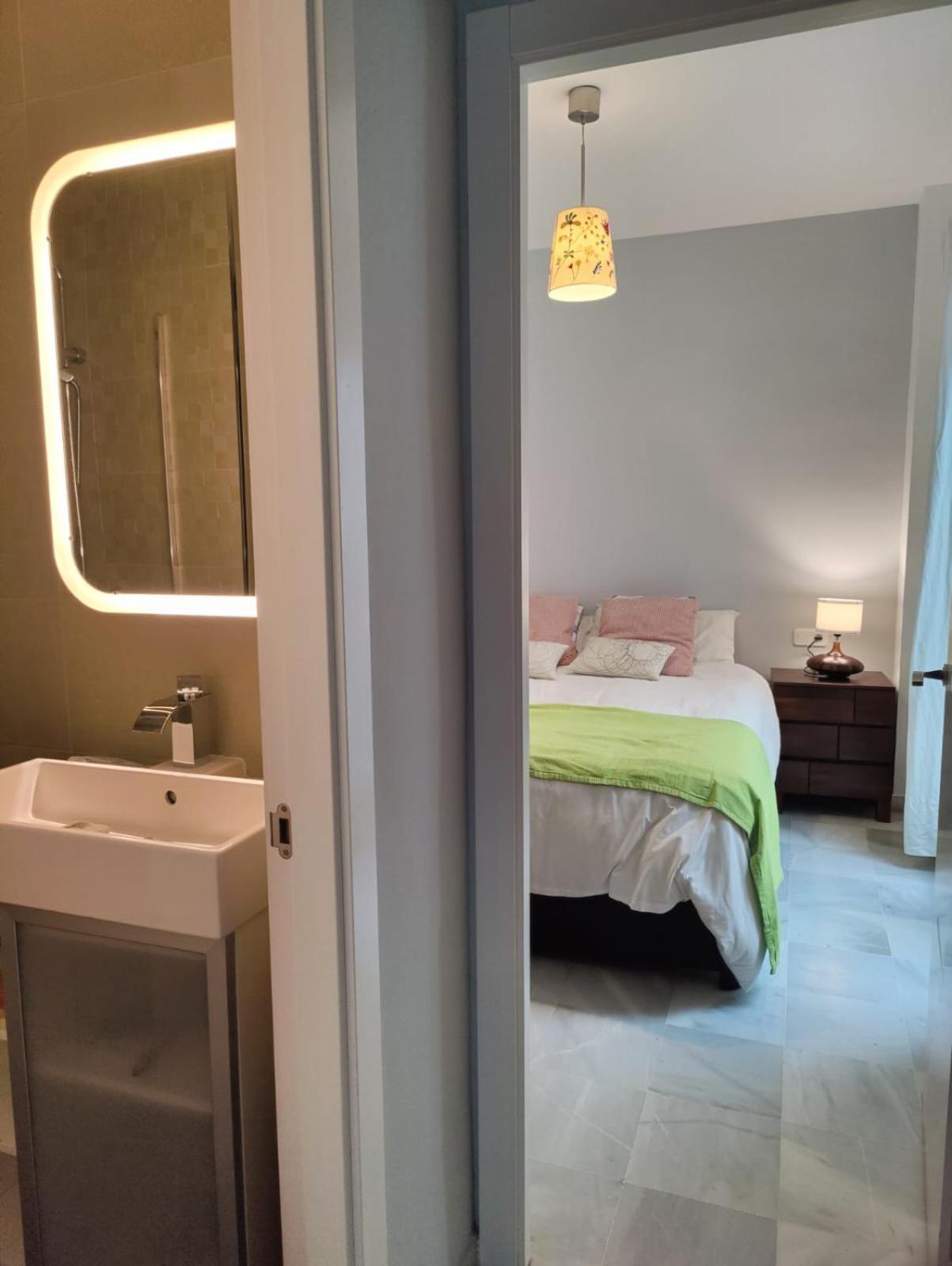 Luminoso Apartamento Exterior Con Balcon Y Patio En Centro Historico Feria-Alameda Sevilla Kültér fotó